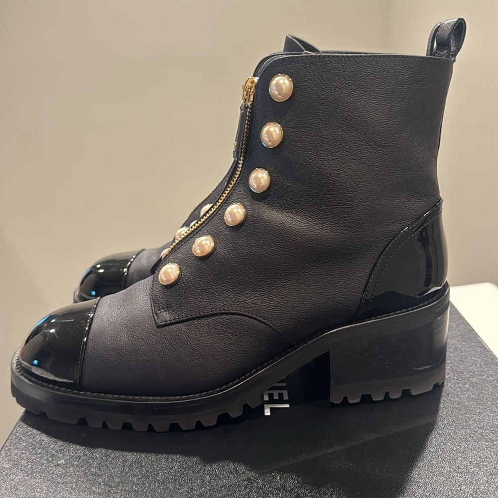 Chanel Women's Boots with Gold Accents - Picture 5 of 8